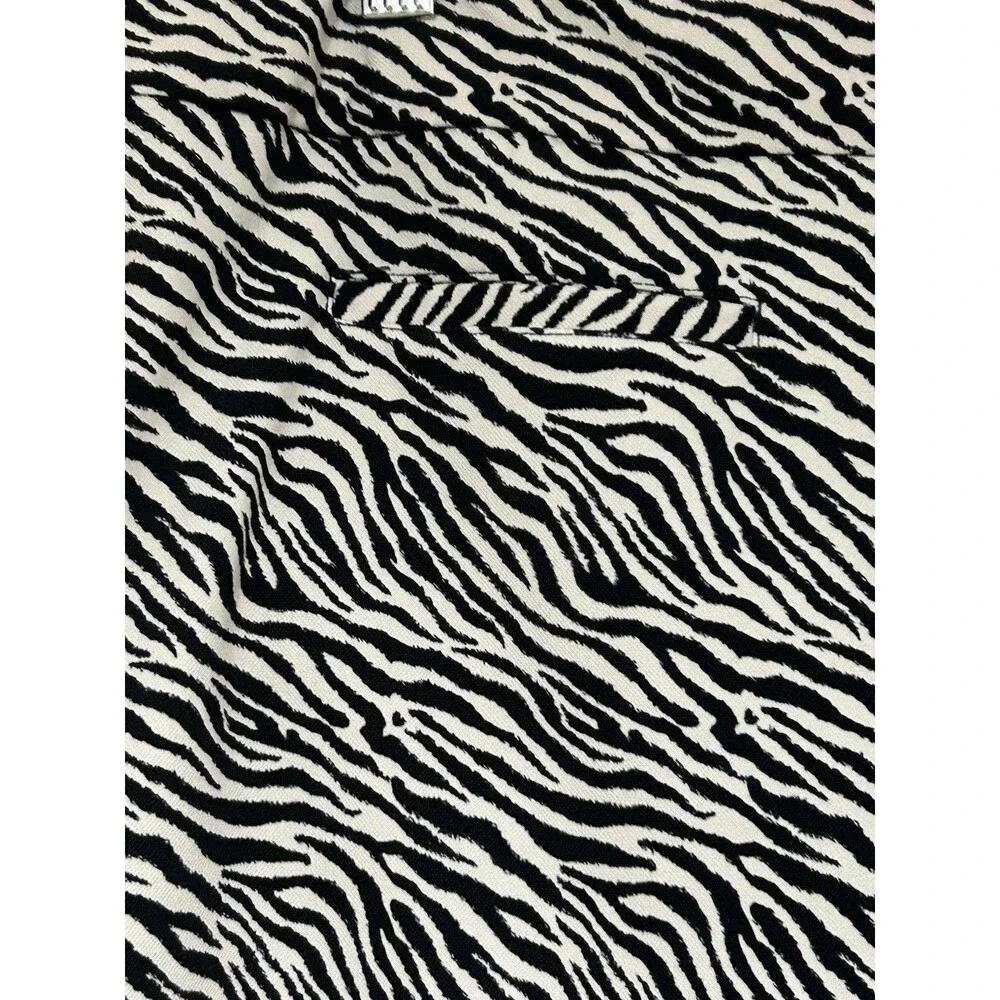 Lulu B Women’s Skirt Animal Print Size 10 Black Stretch Travel Work Casual